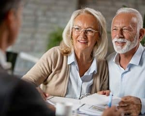 Elderly couple seeking credit reporting services